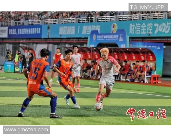 2014大学生足球联赛精彩回顾与赛事亮点分析