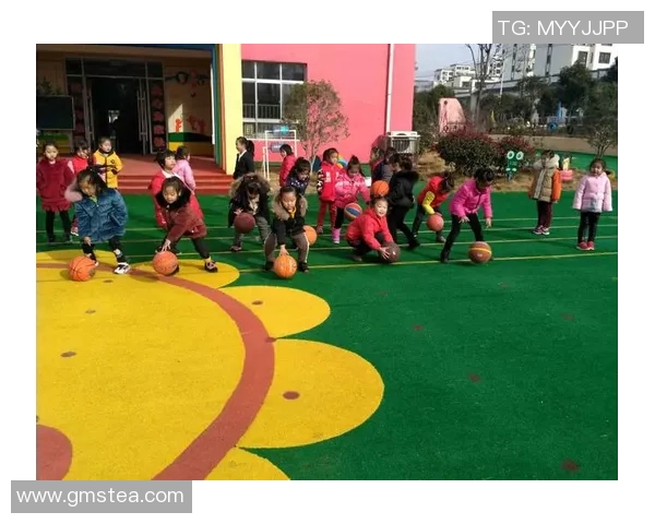 幼儿园小朋友快乐拍篮球体能训练助力健康成长与团队合作